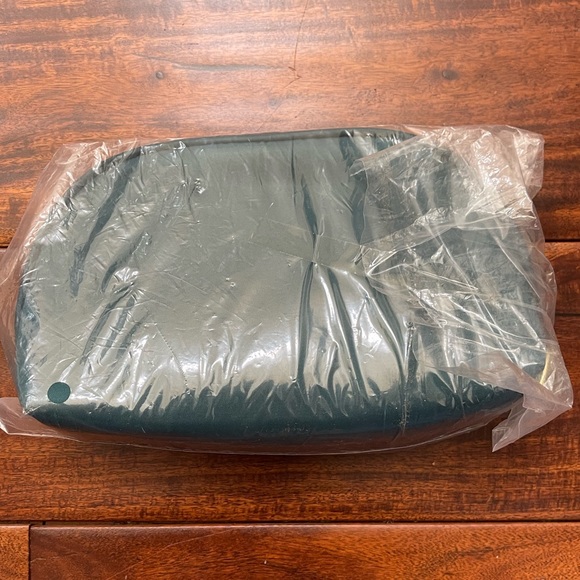 Pili Ani Makeup Pouch + 3 samples - Picture 2 of 3